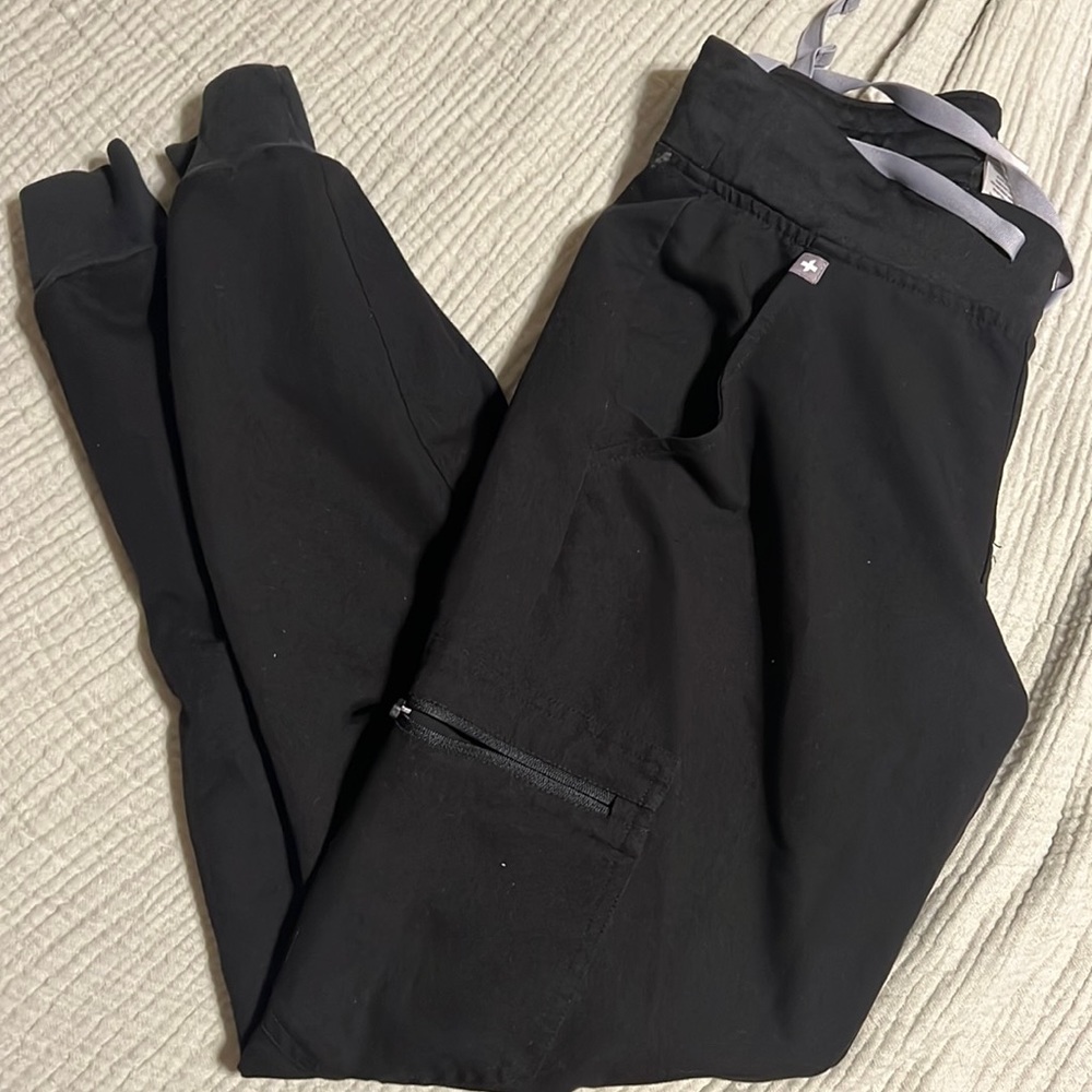 Black figs joggers